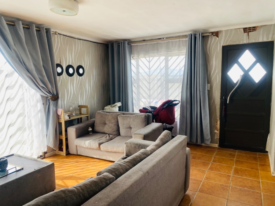 4 Bedroom Property for Sale in Umrhabulo Triangle Western Cape